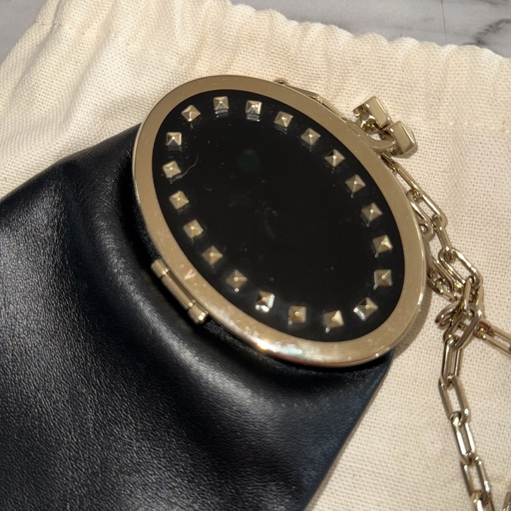 Vintage Garavani Valentino preloved leather key ring great condition. 6x4.5x.25” - Picture 4 of 12